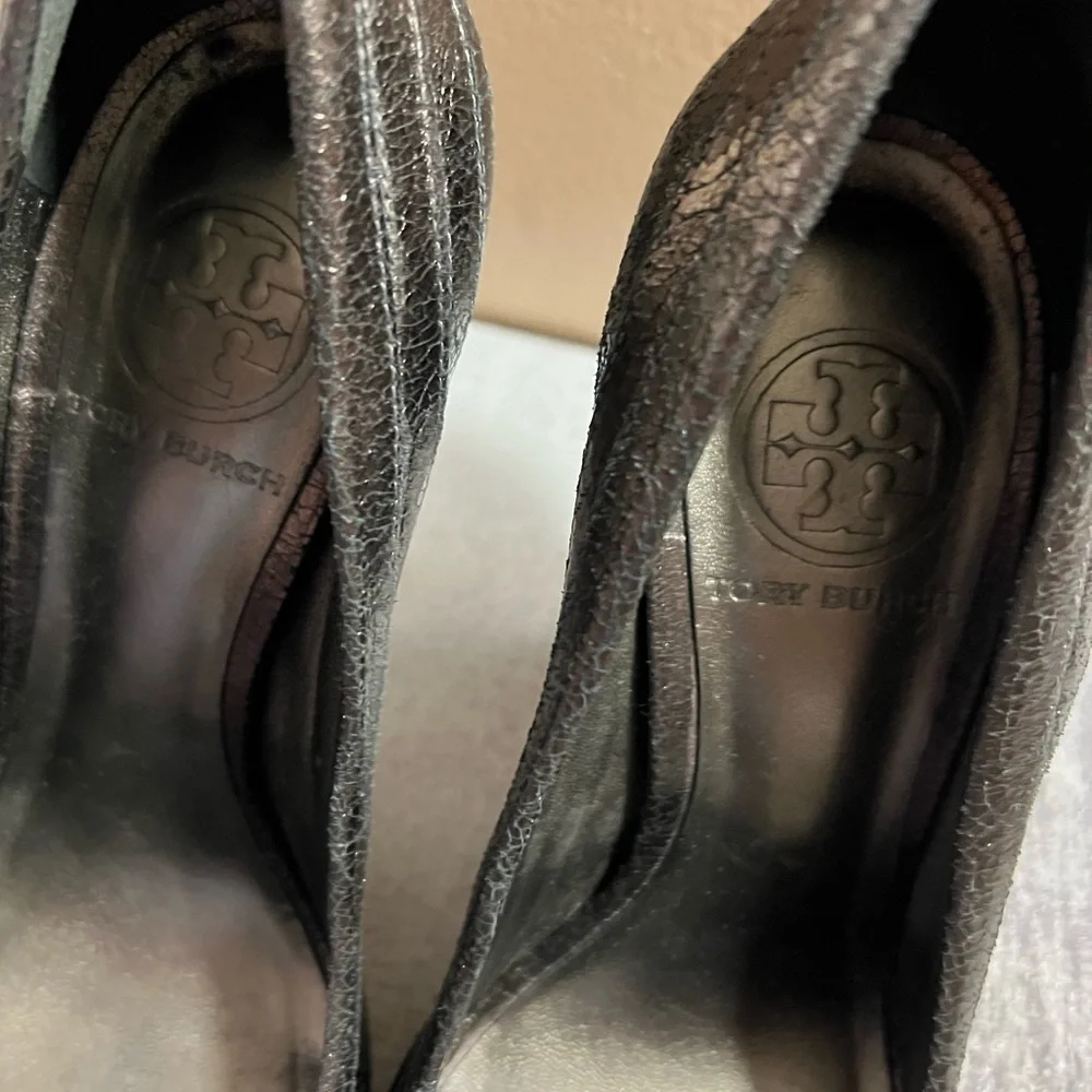 AUTHENTIC TORY BURCH HARTLEY HEELS SIZE 7.5M METALLIC